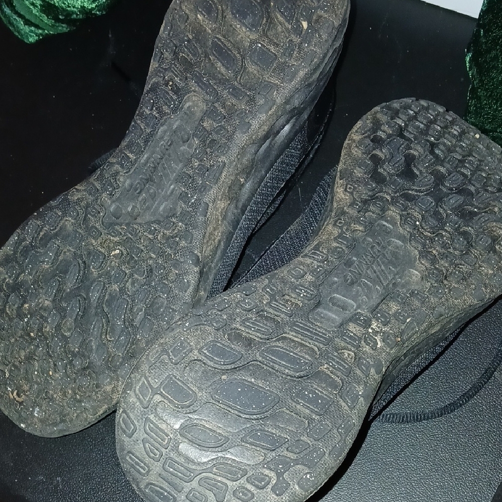 Nike Charcoal Running Sneakers - Picture 3 of 3